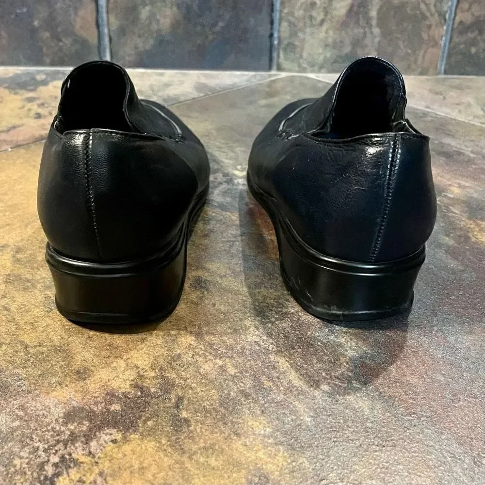 Munro American Walking Wedge Shock Absorbent Size 6